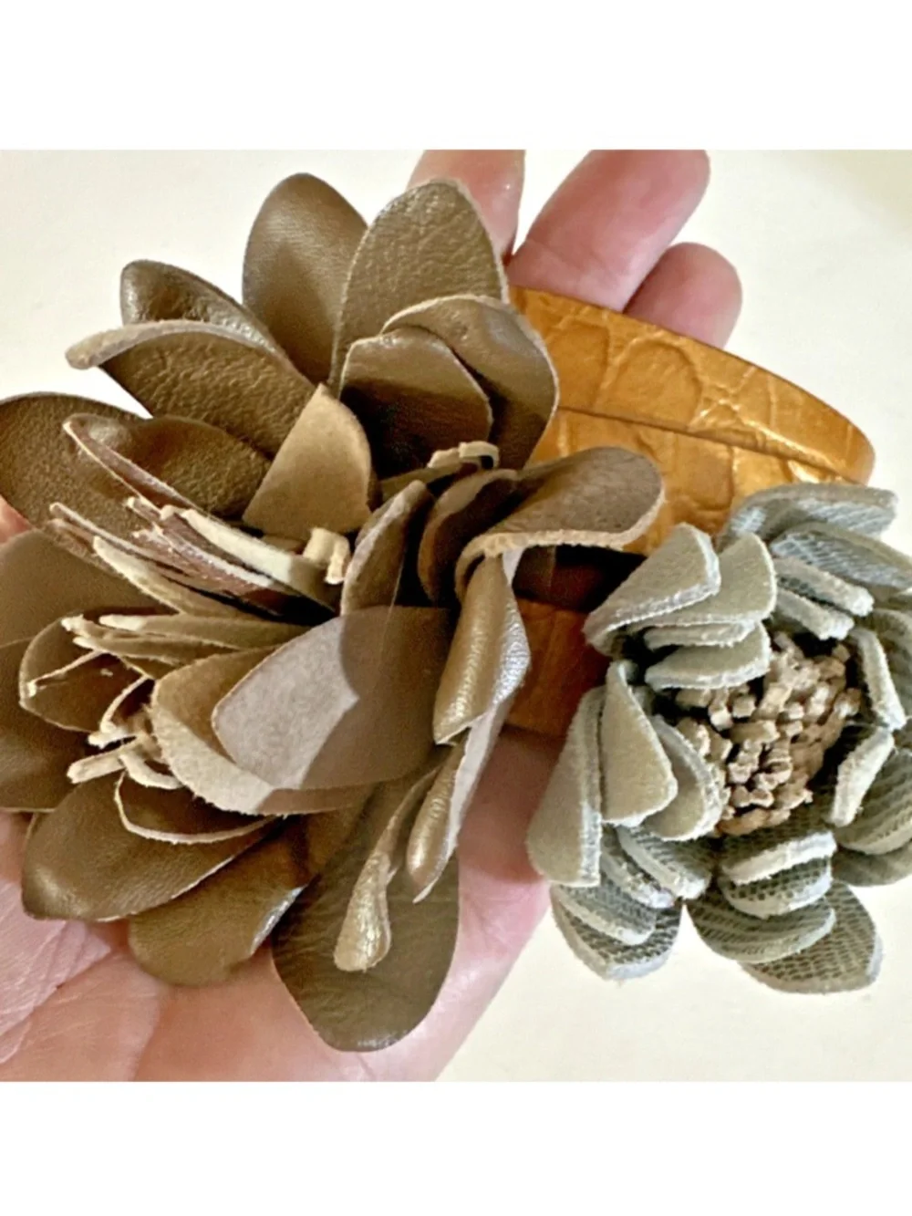 LIVE LOVE LOFT Leather Belt With 3-D Flowers XS